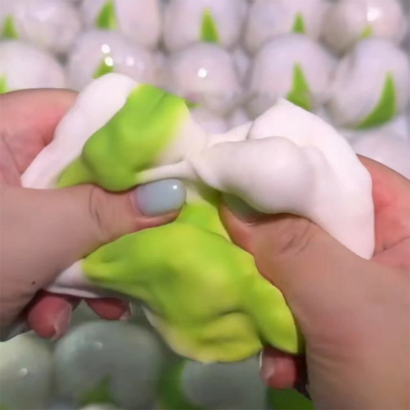 Pistachio Nuts Are Pinched By  - Crystal Growing Kit recension och pris